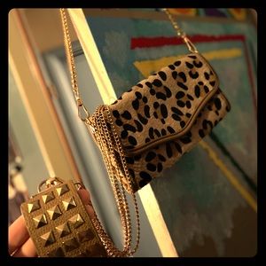 •Cheetah print wrist cuff purse•